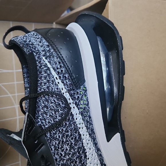 Womens Nike Air Max Flyknit Racer - Picture 3 of 4